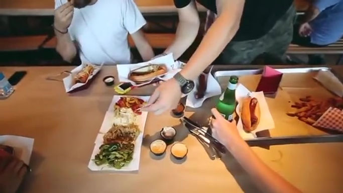Skrillex juntos a sus amigos